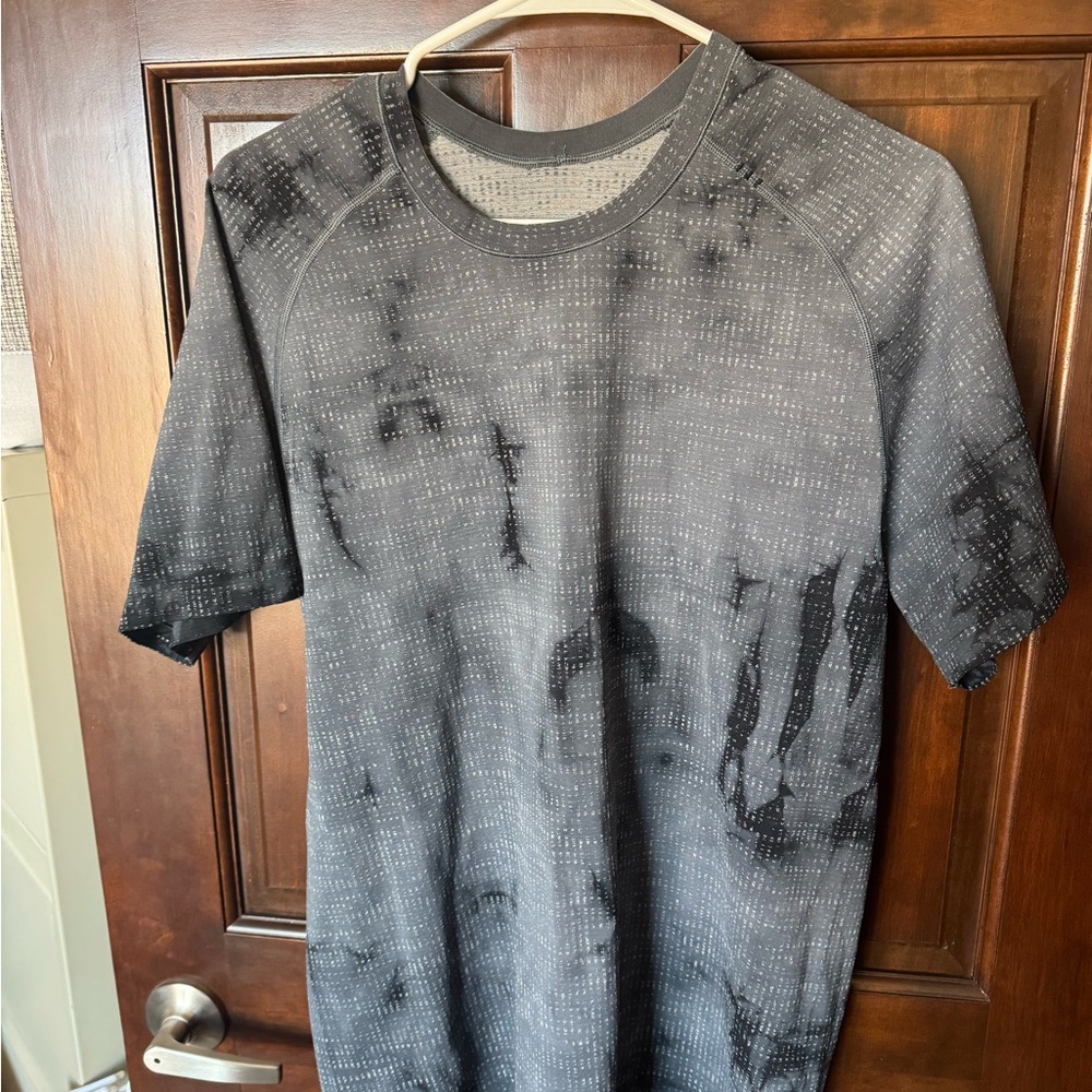 SOLD lululemon athletica Black Short-Sleeve Crew with Subtle Pattern
